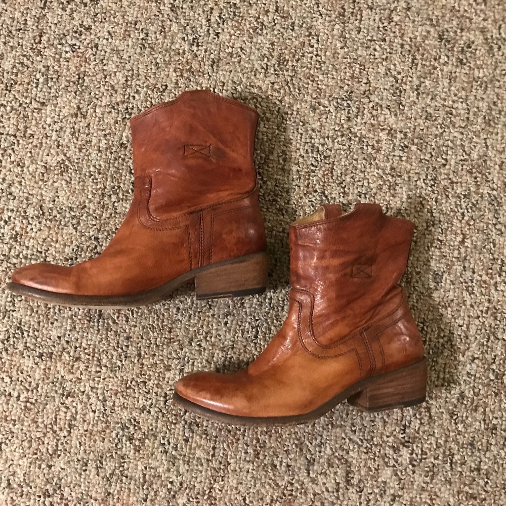 Frye Carson Tab Short Boot